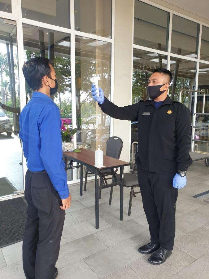 Swiss-Belinn Cikarang Ngoại thất bức ảnh