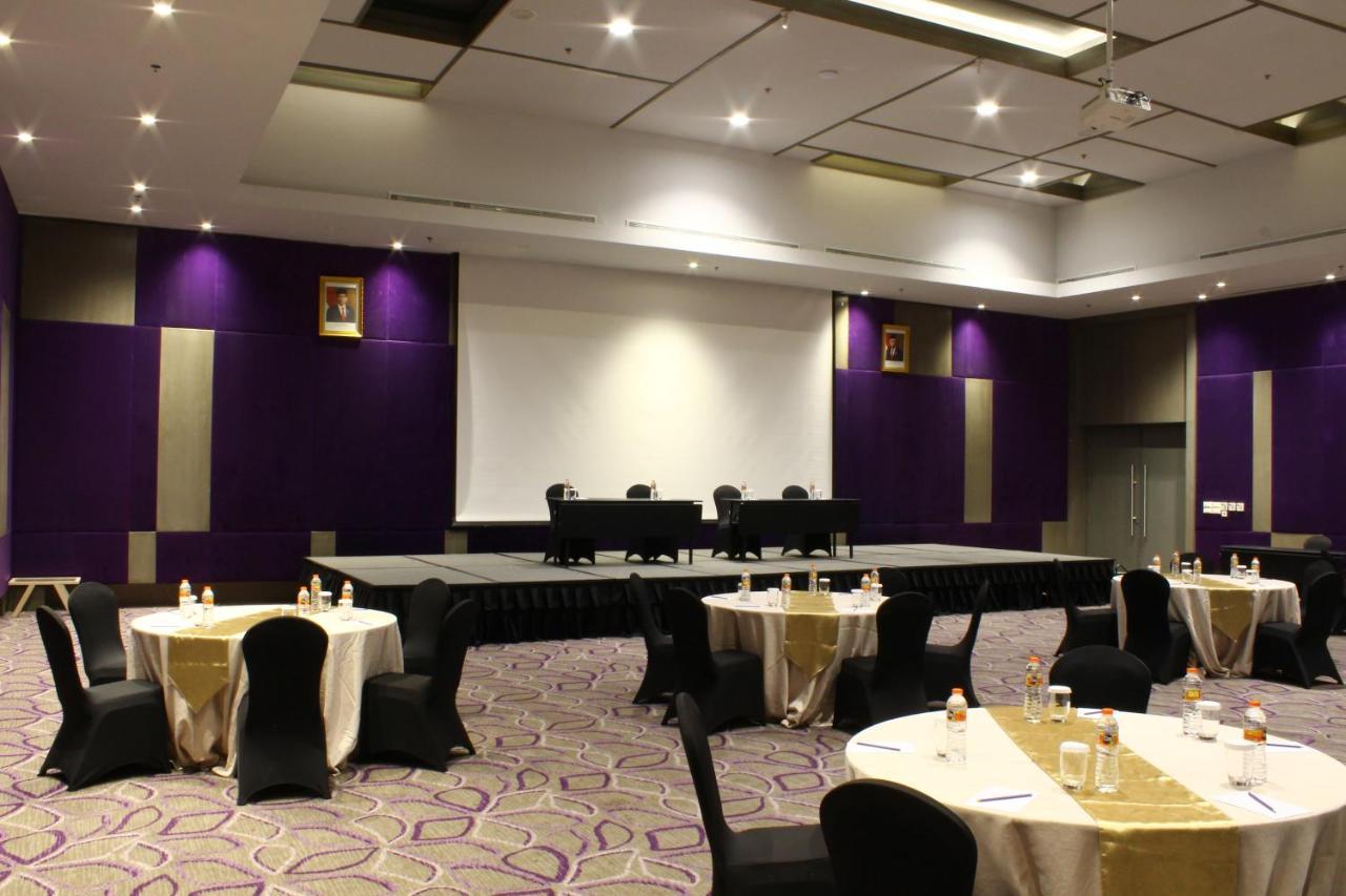 Swiss-Belinn Cikarang Ngoại thất bức ảnh