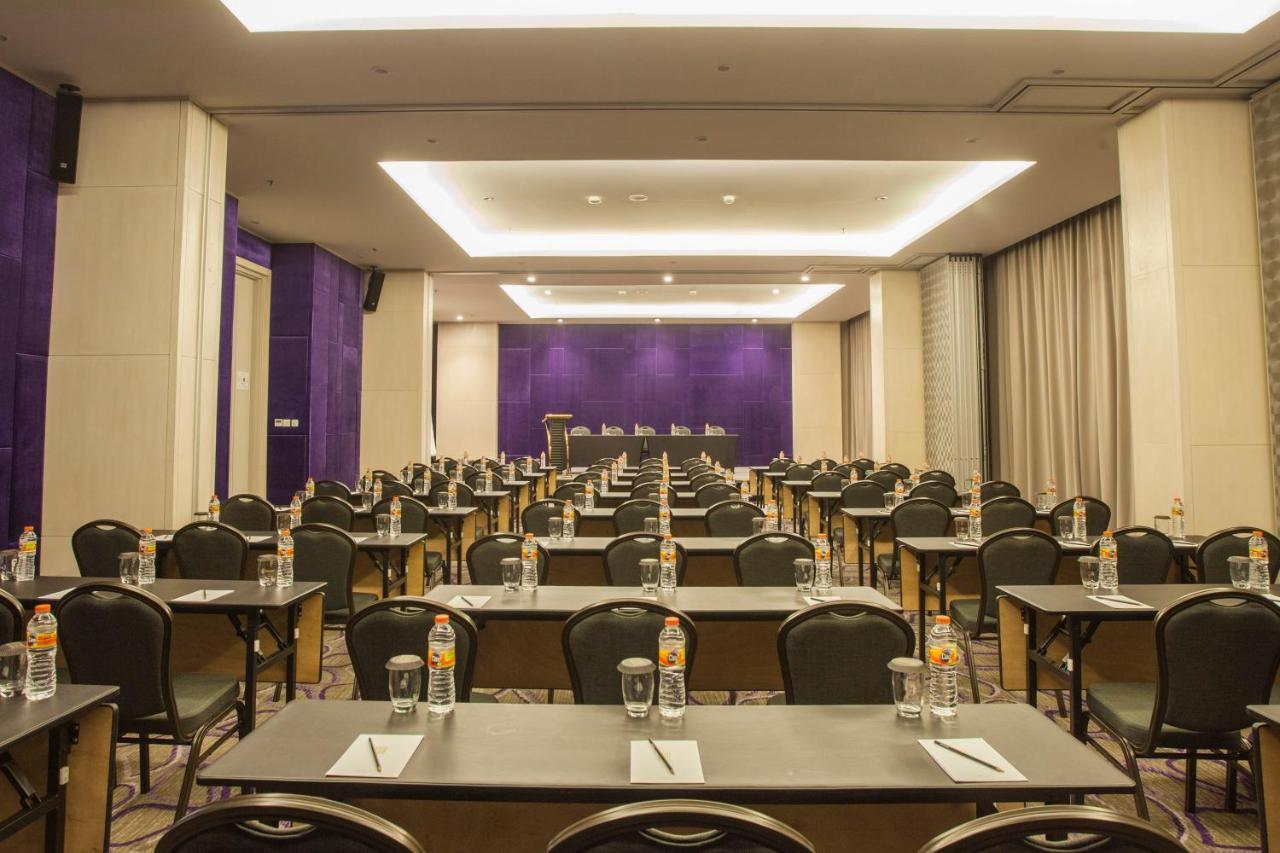 Swiss-Belinn Cikarang Ngoại thất bức ảnh