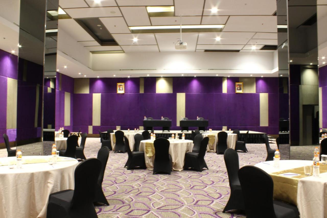 Swiss-Belinn Cikarang Ngoại thất bức ảnh